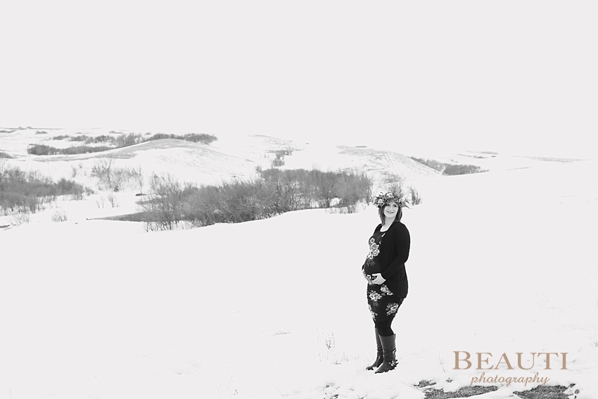 BEAUTI photography Tribune Saskatchewan lifestyle photographer outdoor photography snowy trees floral crown hilly pasture photo