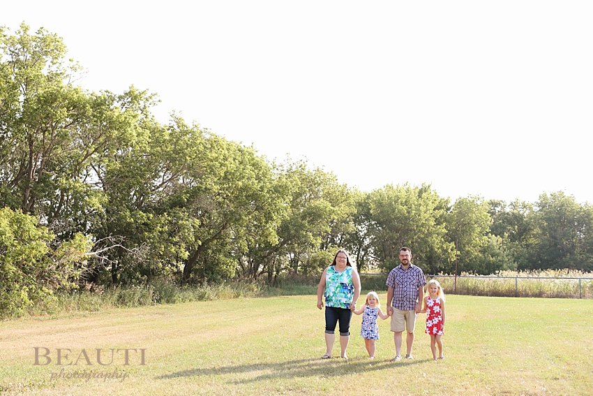 BEAUTI photography Oungre Park engagement photographer Saskatchewan wedding photographer summer family photo