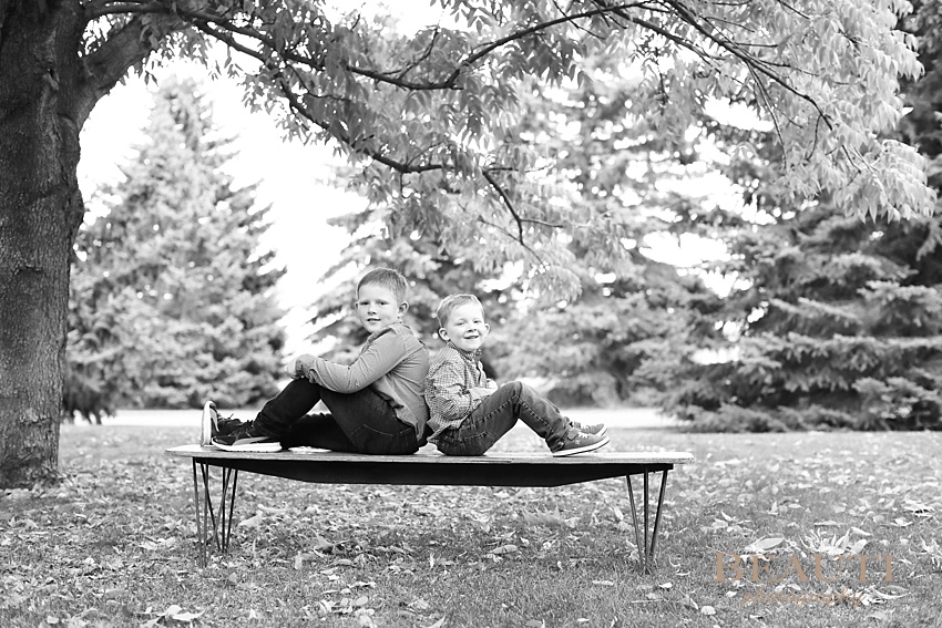 BEAUTI photography Tribune family photography outdoor lifestyle photography farm brothers photo
