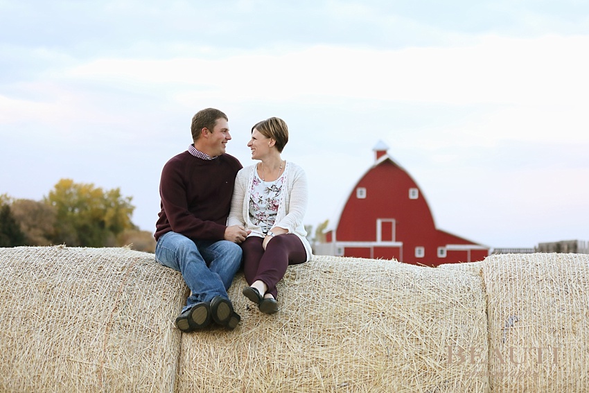 BEAUTI photography Tribune family photography outdoor lifestyle photography farm couple red barn photo