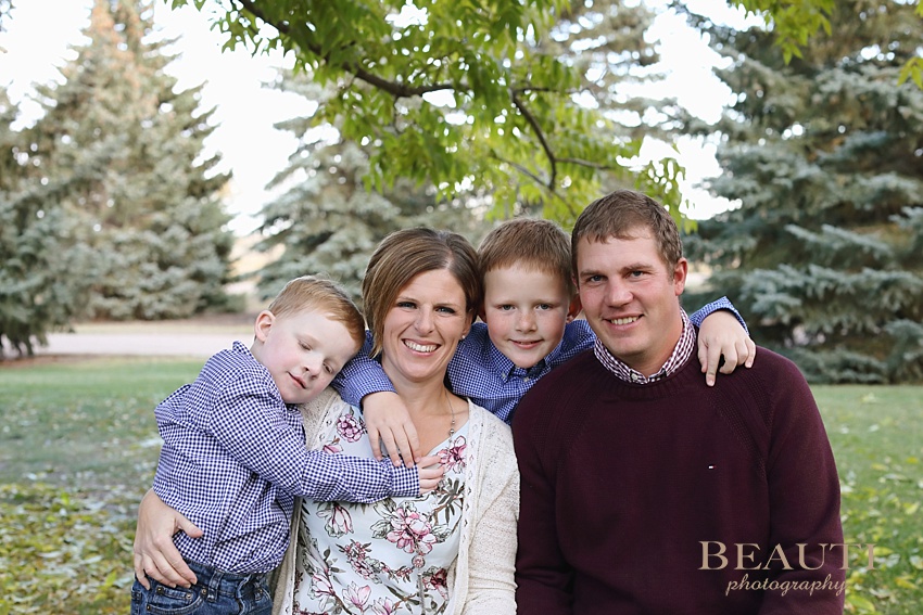 BEAUTI photography Tribune family photography outdoor lifestyle photography farm family photo