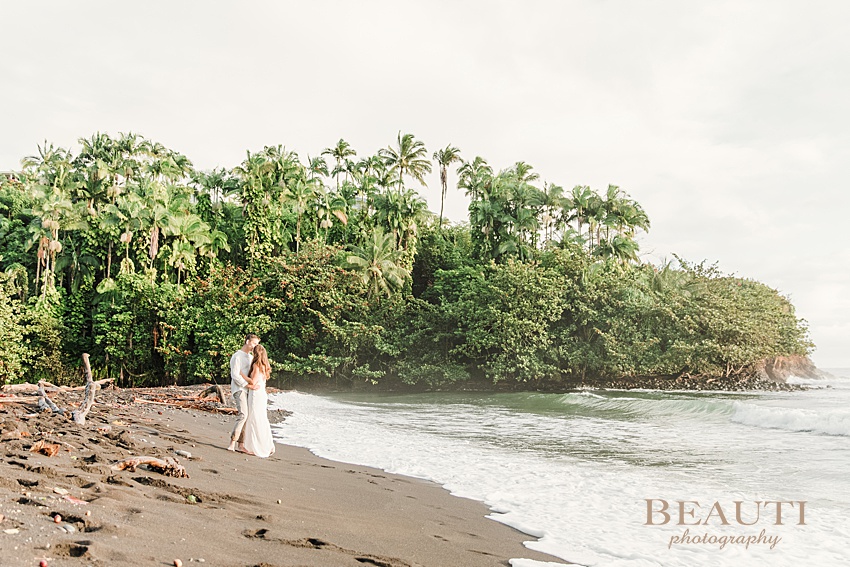 BEAUTI photography Big Island Hawaii pre-wedding photo shoot engagement photo