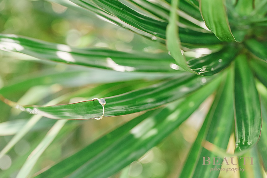 BEAUTI photography Big Island Hawaii photo shoot tropical engagement ring photo