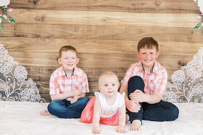 BEAUTI photography Saskatchewan family lifestyle photographer sibling portrait one year old baby