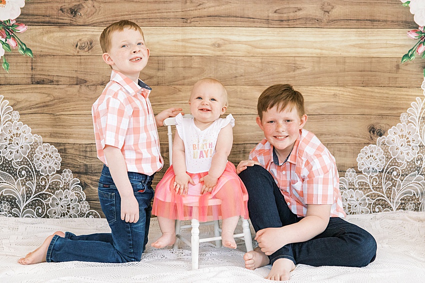 BEAUTI photography Saskatchewan family lifestyle photographer sibling portrait one year old baby