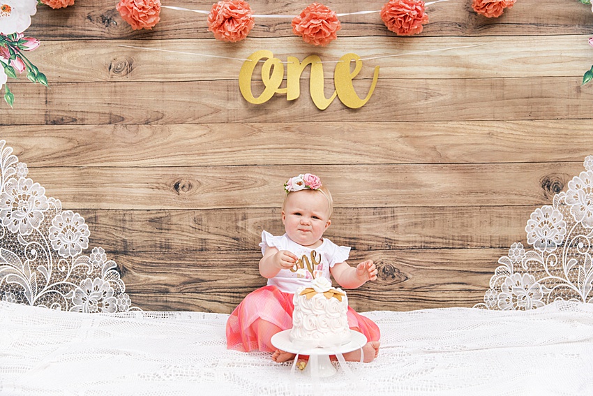BEAUTI photography Saskatchewan family lifestyle photographer first birthday cake smash one year old