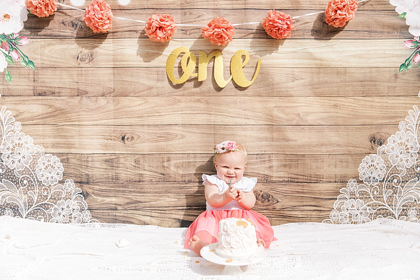 BEAUTI photography Saskatchewan family lifestyle photographer first birthday cake smash