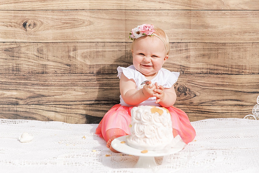 BEAUTI photography Saskatchewan family lifestyle photographer first birthday cake smash