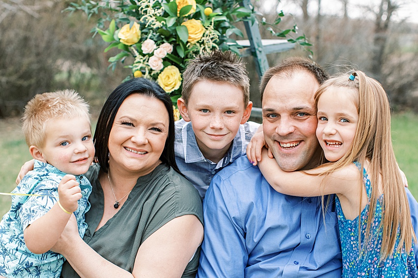 spring family photos BEAUTI photography Weyburn Saskatchewan photographer Brady's House of Flowers