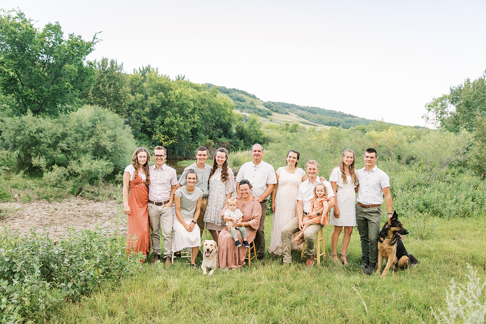 Jenelle Quigley Photography Manitoba extended family photo session golden evening in the valley