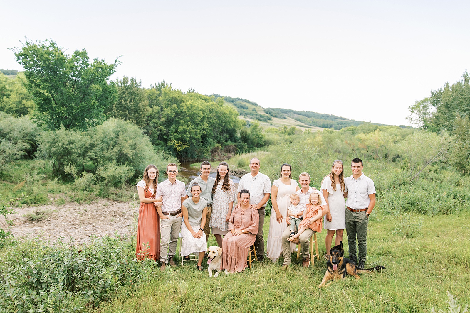 Jenelle Quigley Photography Manitoba lifestyle extended family photo session evening in the valley
