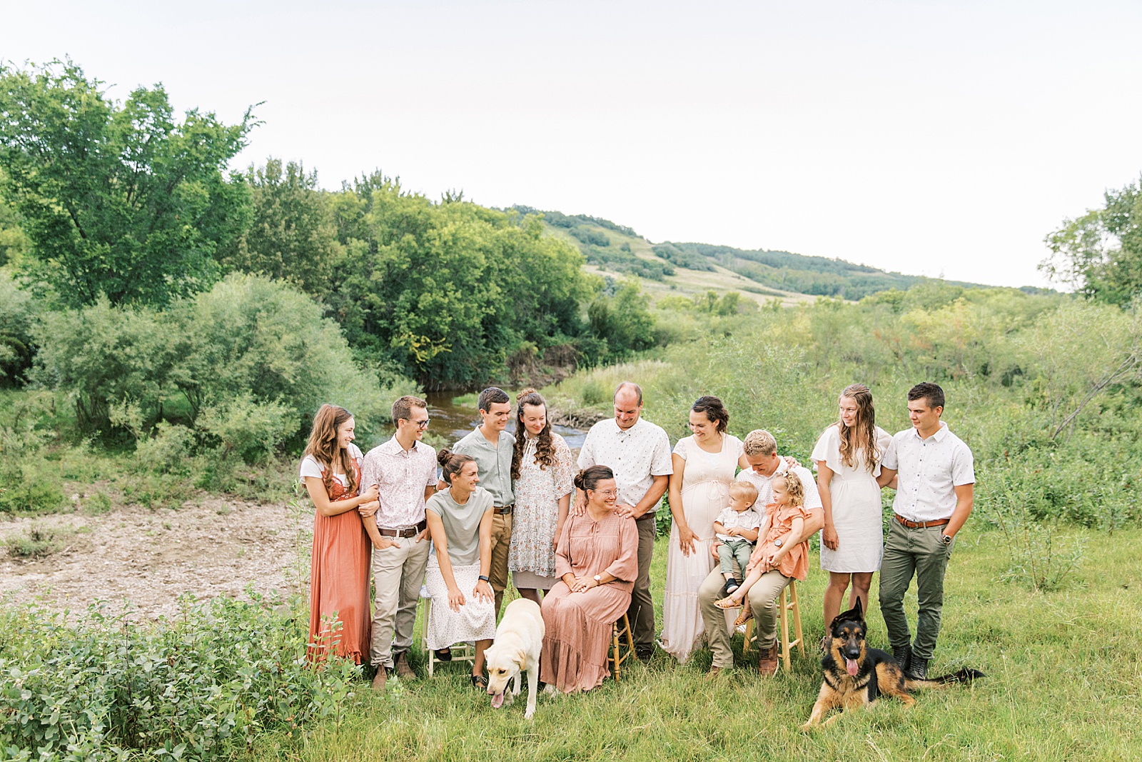 Jenelle Quigley Photography Manitoba extended family photo session golden evening in the valley