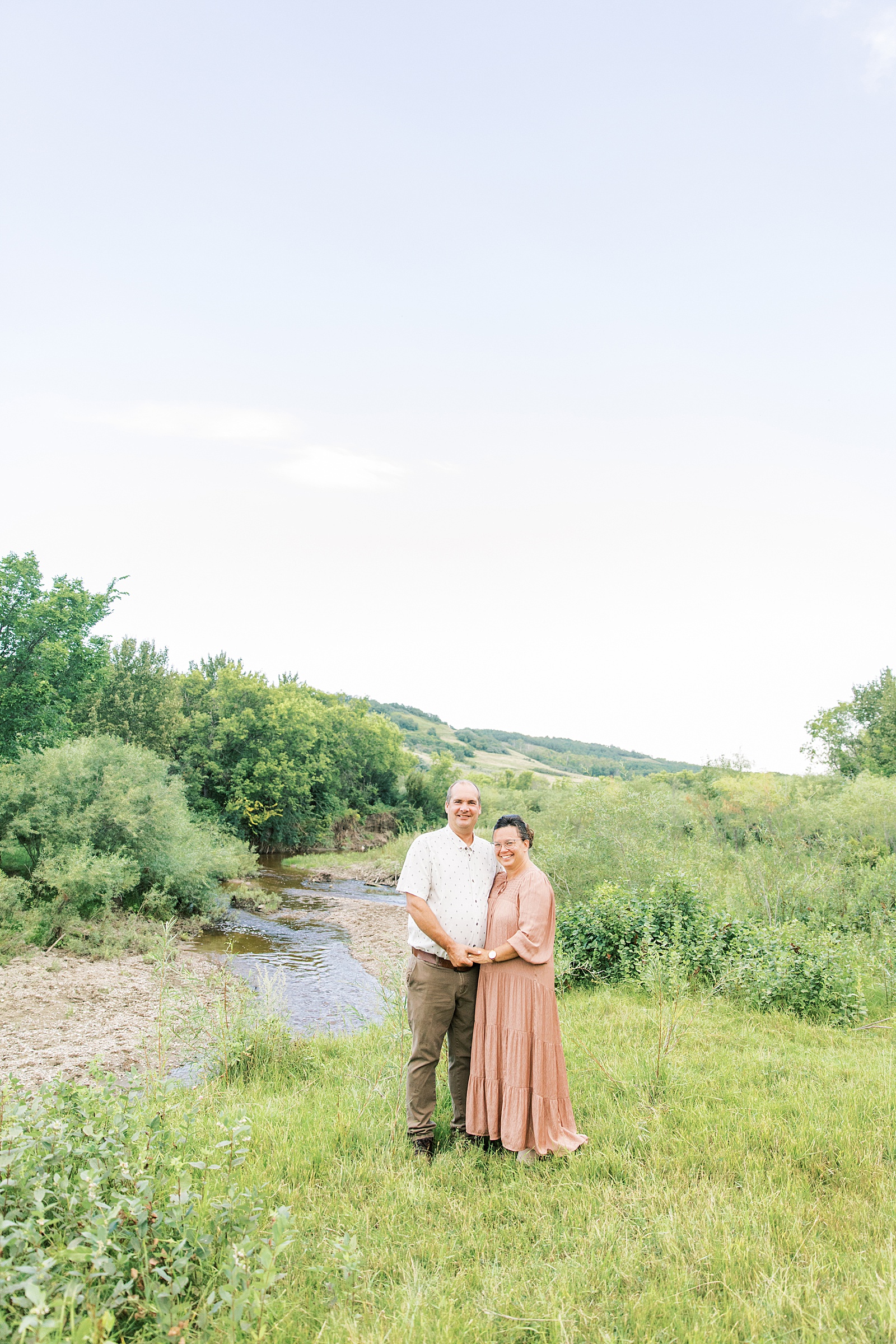 Jenelle Quigley Photography Manitoba lifestyle extended family photo session evening in the valley