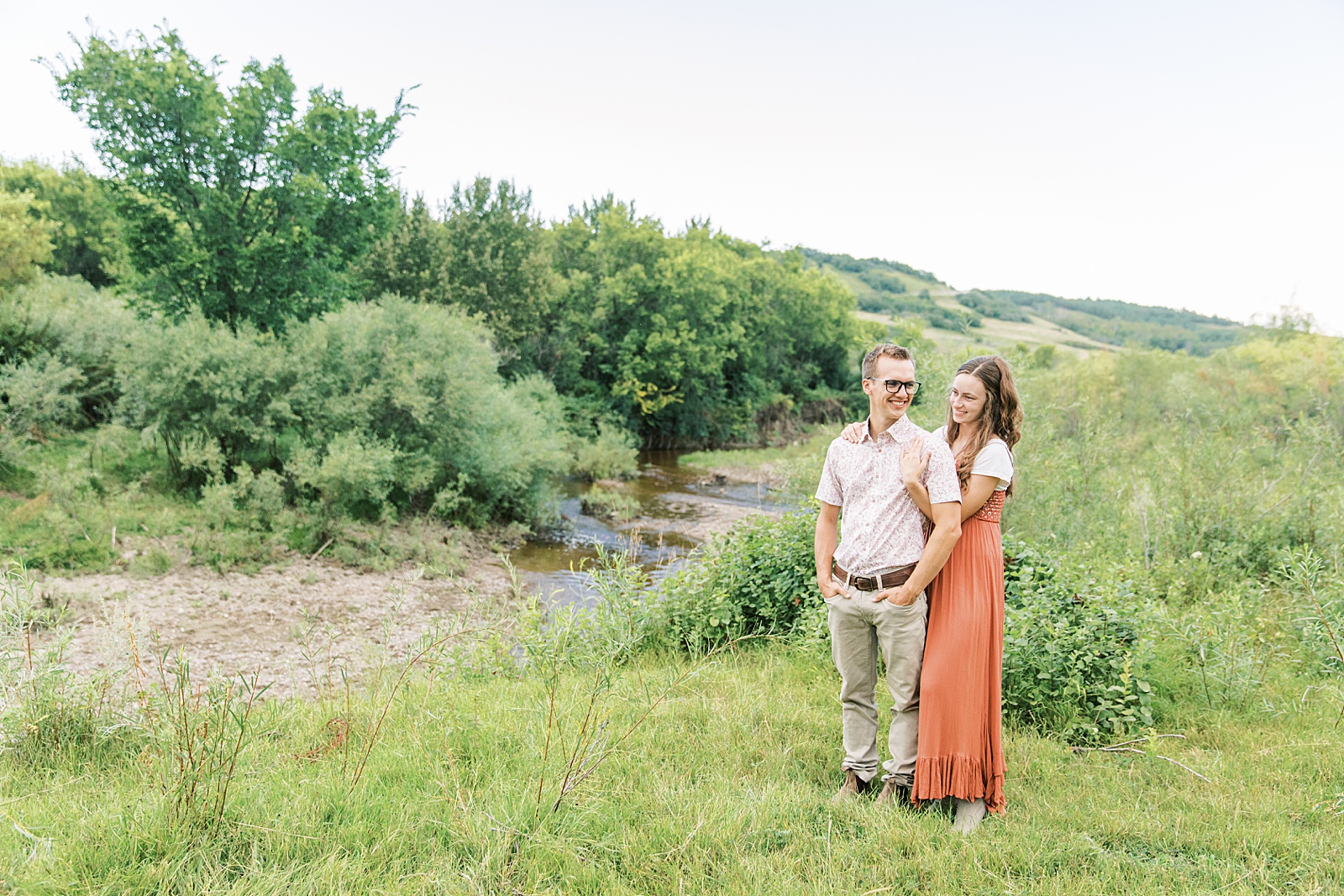 Jenelle Quigley Photography Manitoba couples lifestyle extended family photo session evening in the valley
