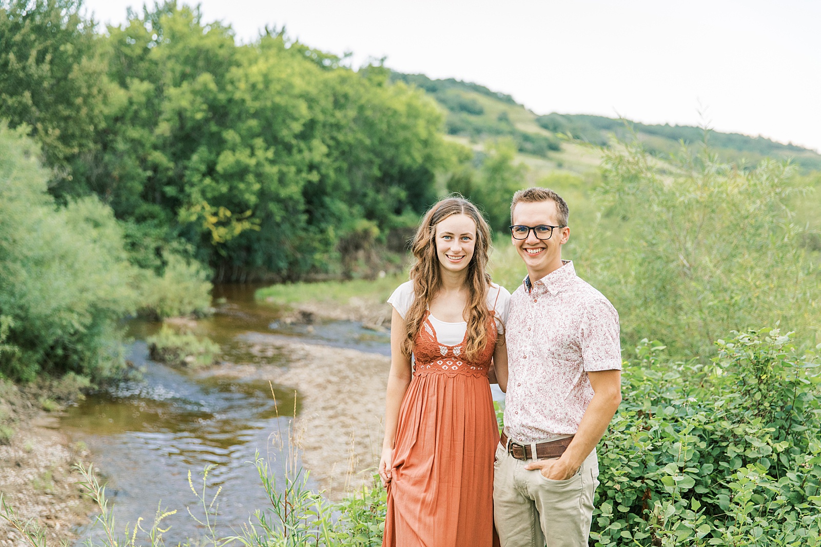 Jenelle Quigley Photography Manitoba couples lifestyle extended family photo session evening in the valley