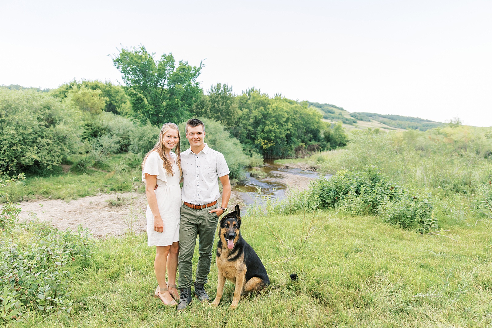 Jenelle Quigley Photography Manitoba couples lifestyle extended family photo session evening in the valley