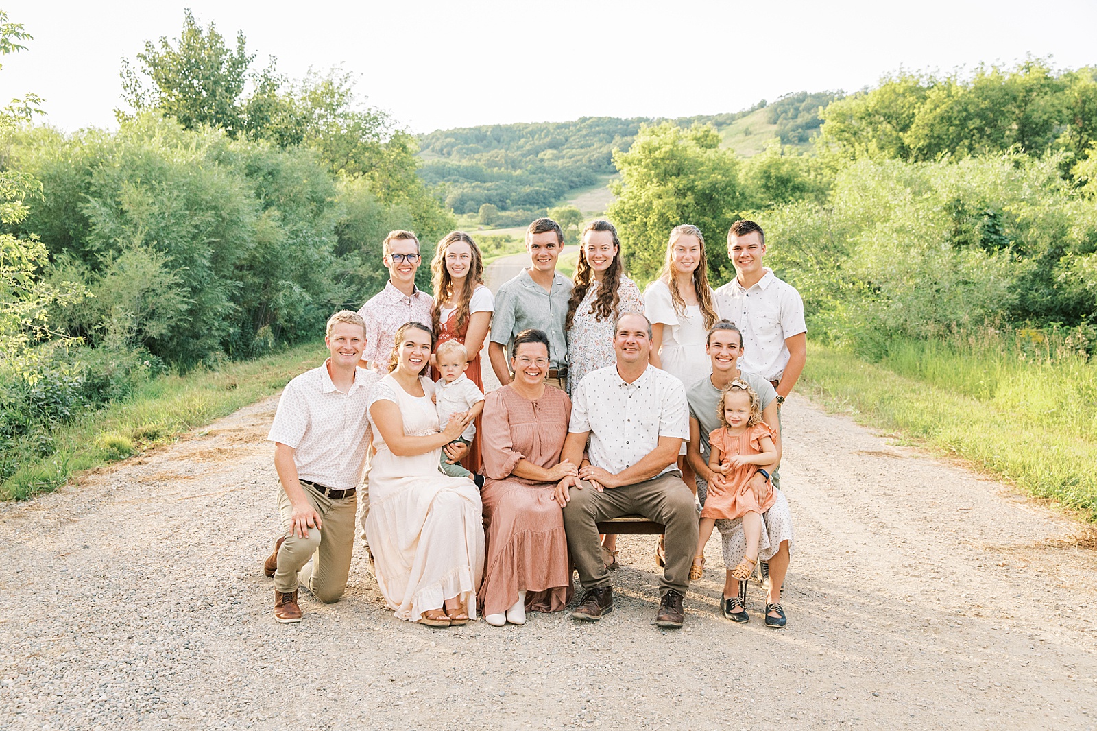 Jenelle Quigley Photography Manitoba lifestyle extended family photo session evening in the valley