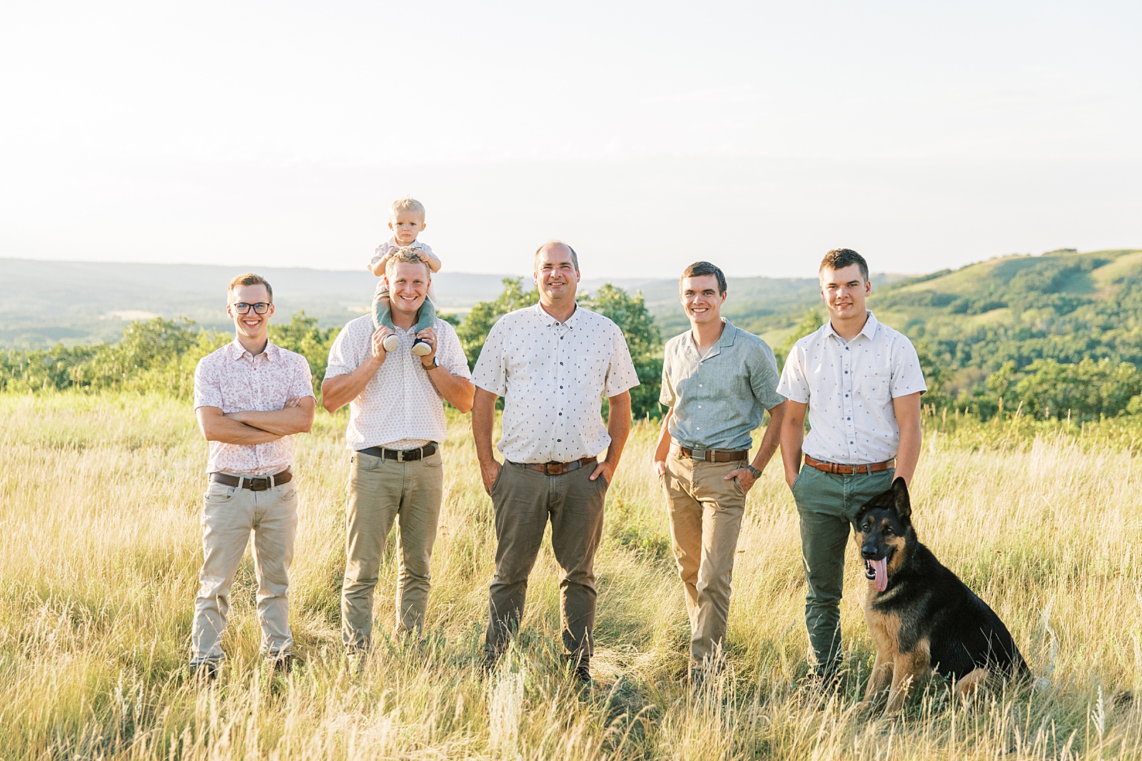 Jenelle Quigley Photography Manitoba lifestyle extended family photo session evening in the valley