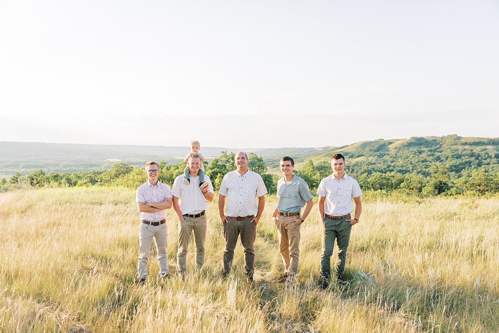 Jenelle Quigley Photography Manitoba lifestyle extended family photo session evening in the valley