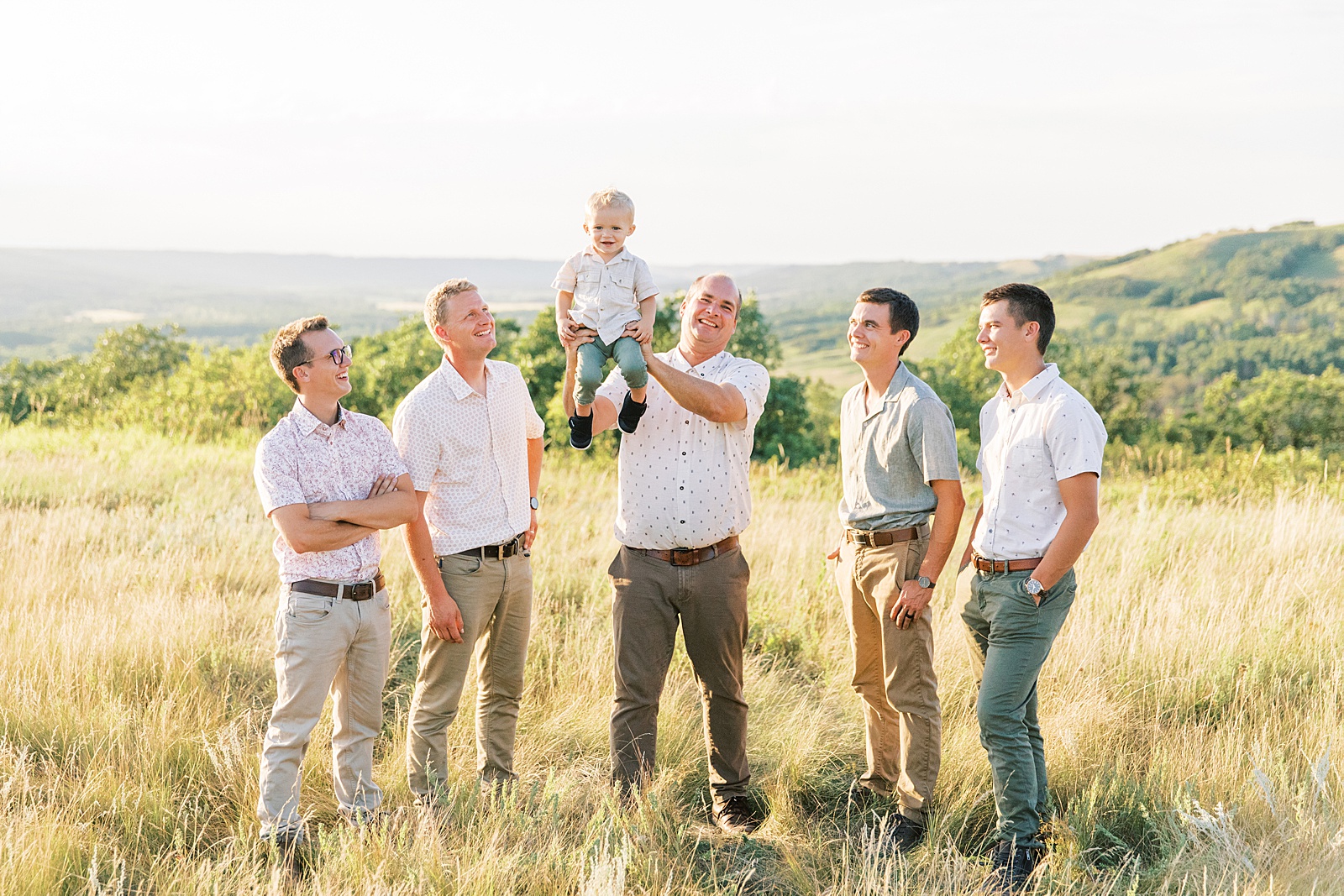 Jenelle Quigley Photography Manitoba lifestyle extended family photo session evening in the valley