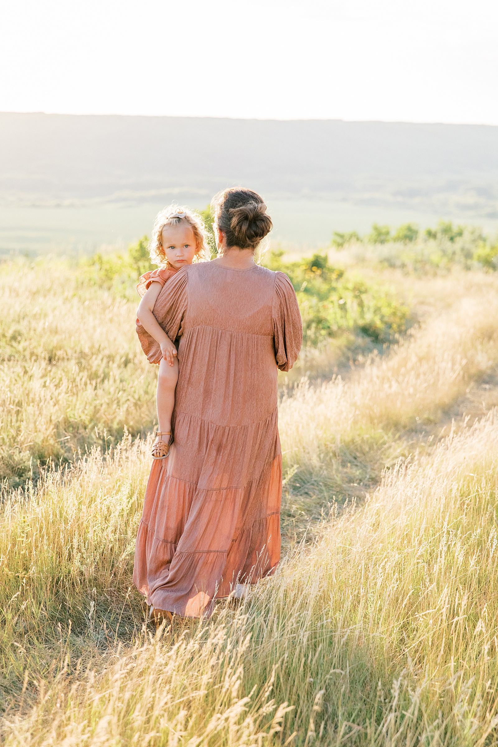 Jenelle Quigley Photography Manitoba lifestyle extended family photo session evening in the valley