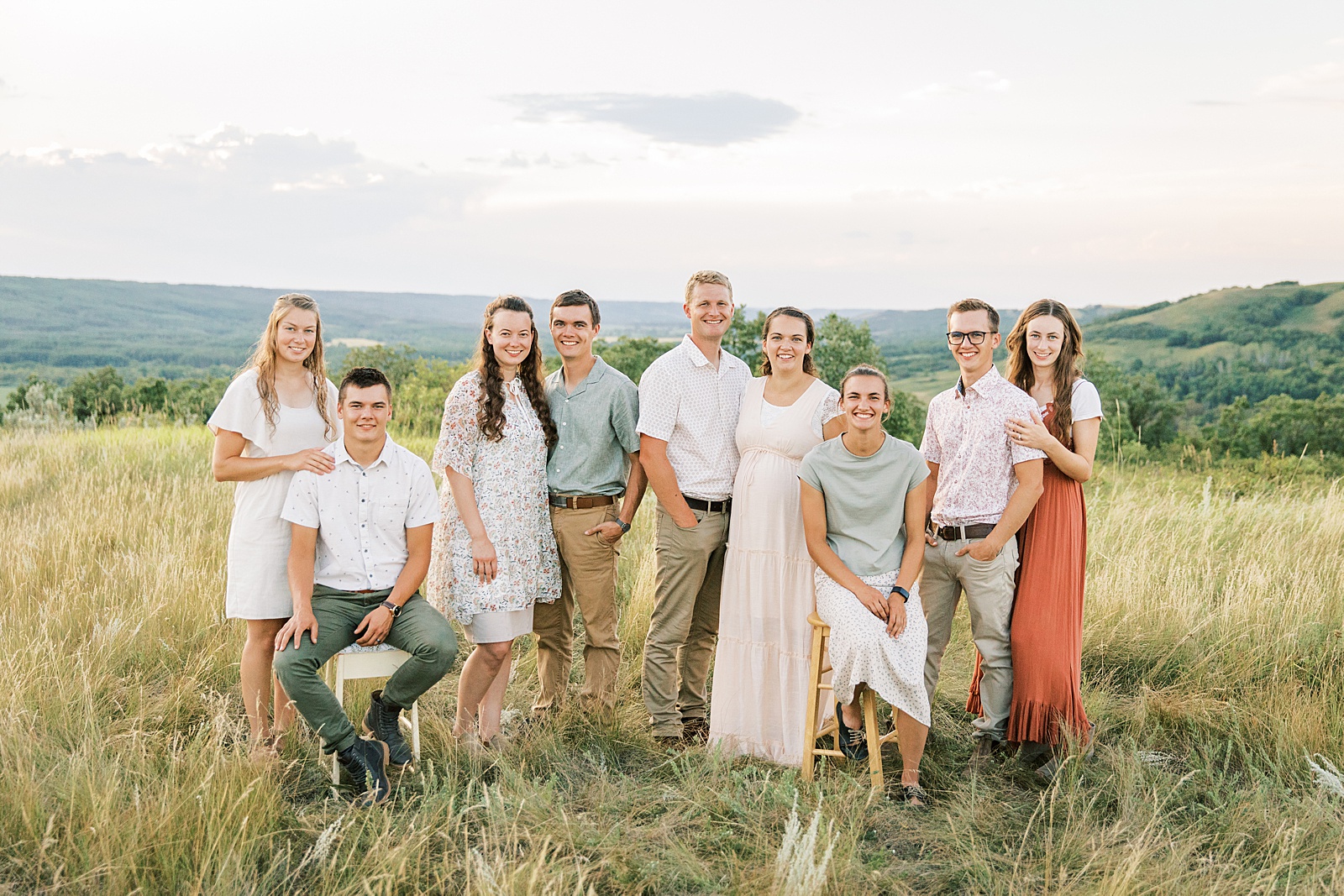 Jenelle Quigley Photography Manitoba lifestyle extended family photo session evening in the valley