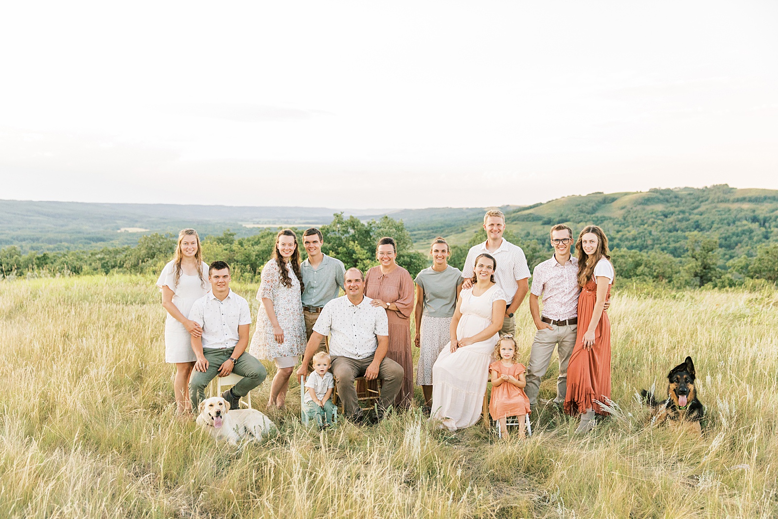 Jenelle Quigley Photography Manitoba extended family photo session golden evening in the valley 30th anniversary