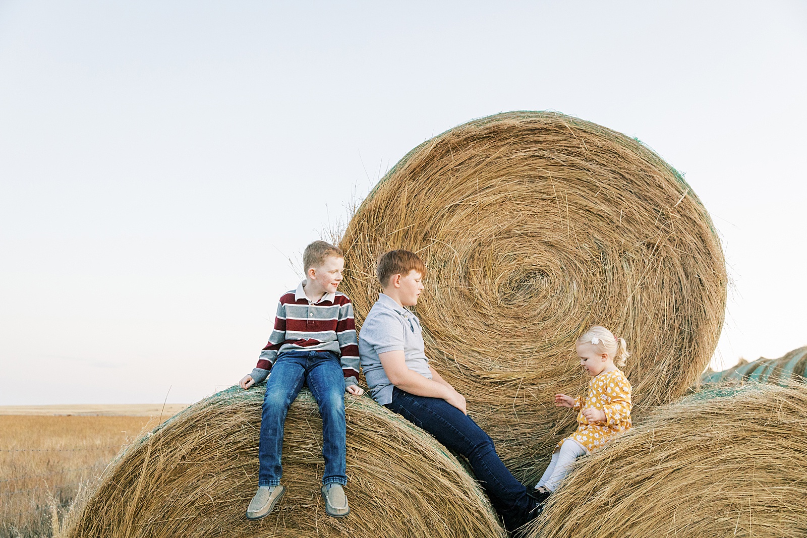 Jenelle Quigley Photography family lifestyle photographer Tribune Saskatchewan sibling portrait hay bales