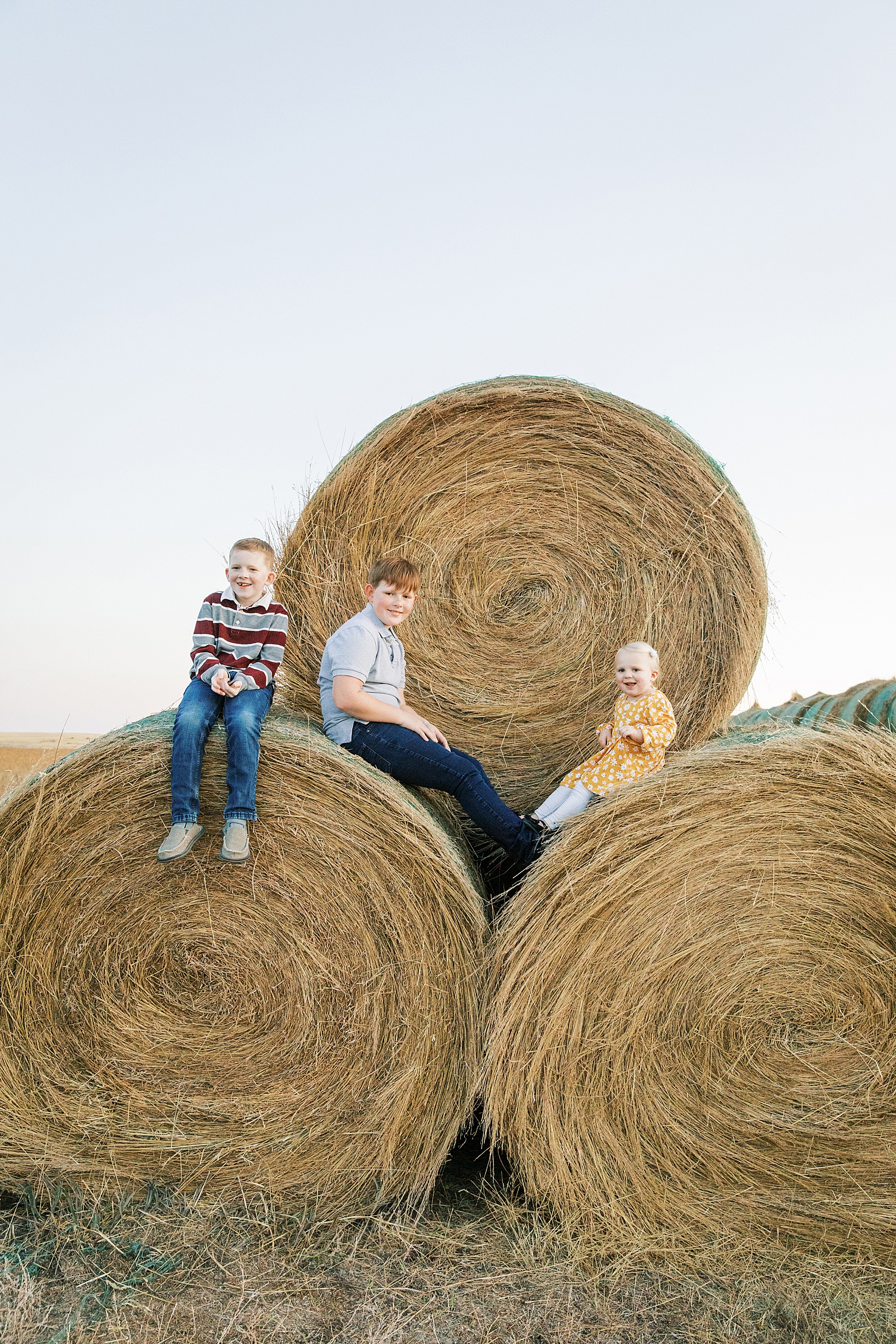 Jenelle Quigley Photography family lifestyle photographer Tribune Saskatchewan sibling portrait hay bales