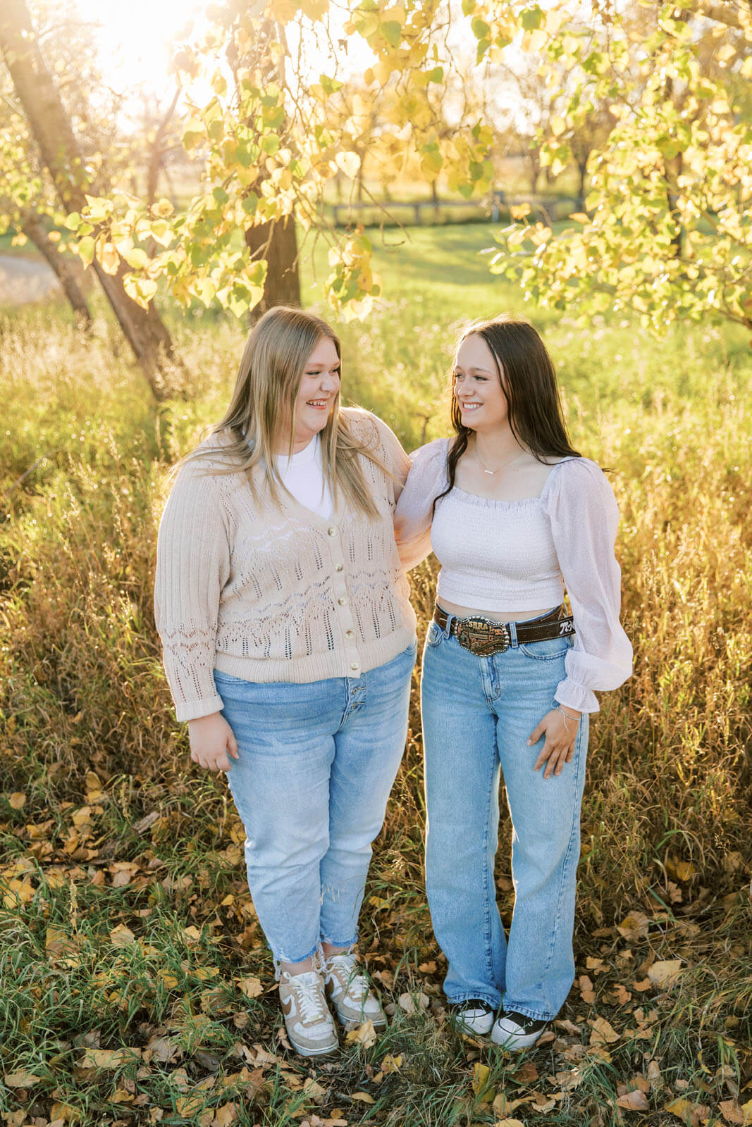 Jenelle Quigley Saskatchewan lifestyle photographer Radville high school best friends grad casuals