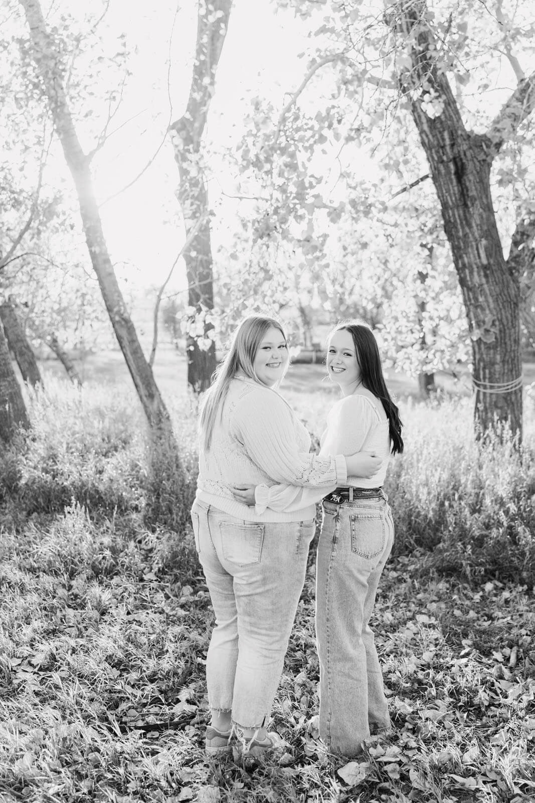 Jenelle Quigley Saskatchewan lifestyle photographer Radville high school best friends grad casuals