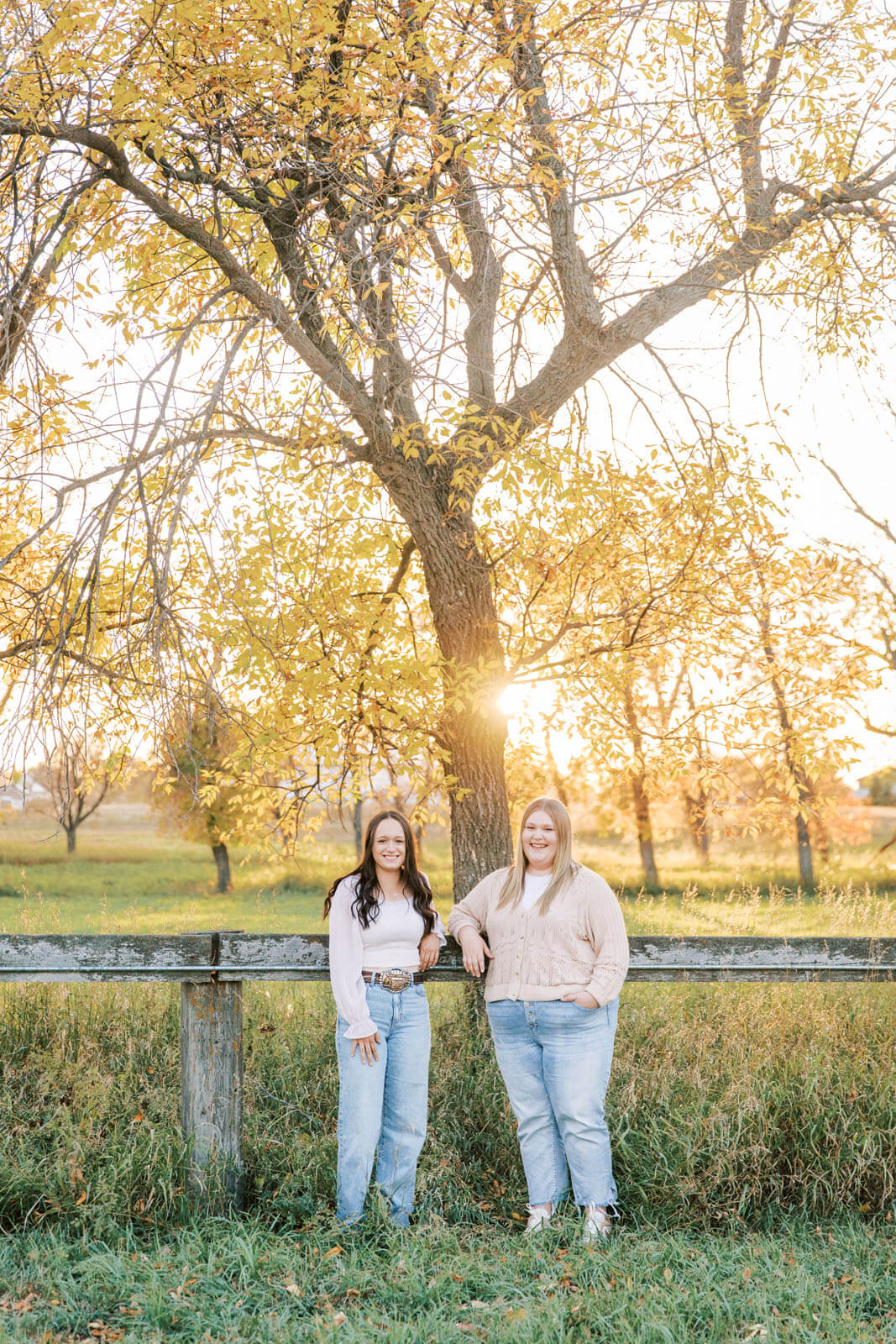Jenelle Quigley Saskatchewan lifestyle photographer Radville high school best friends grad casuals