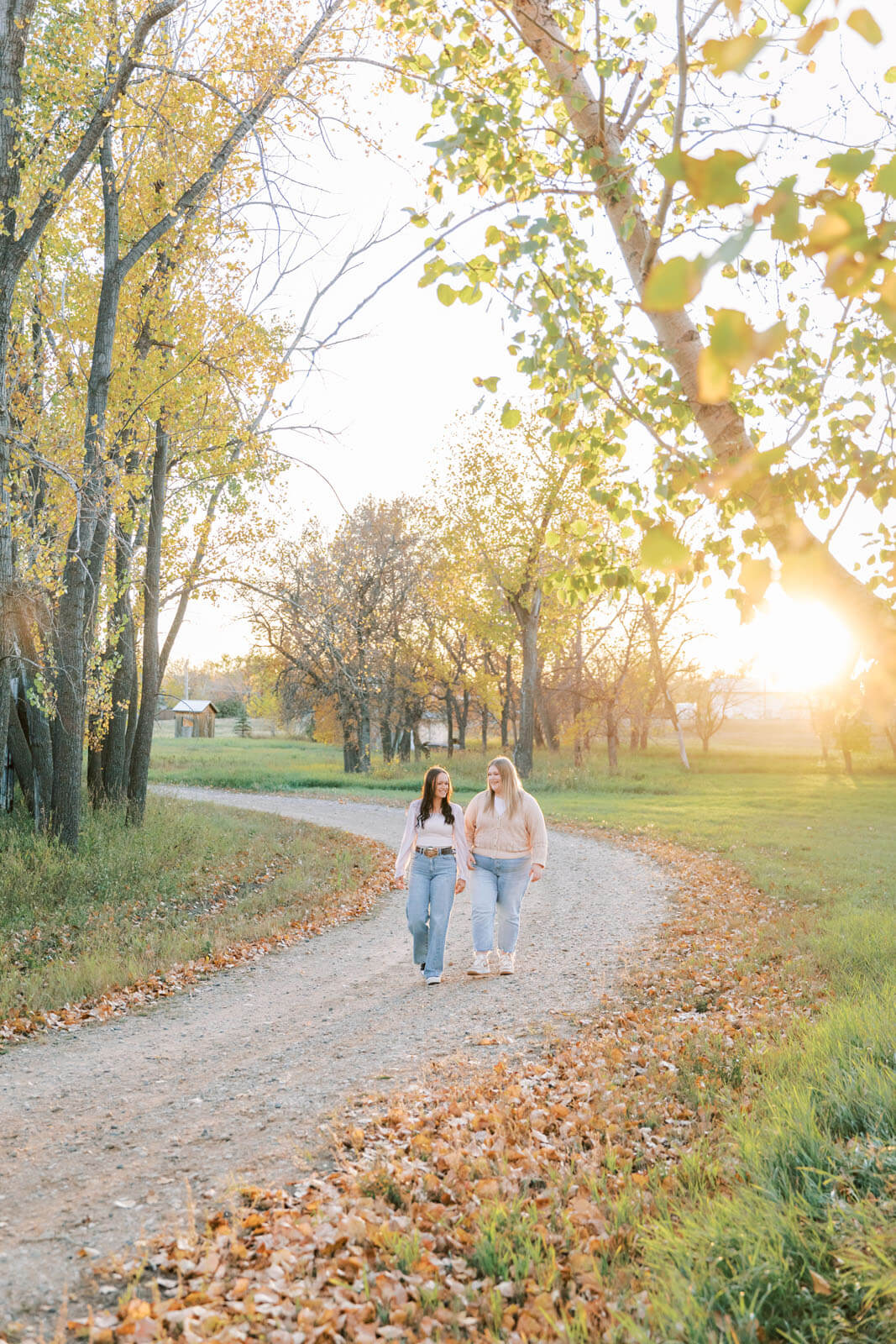 Jenelle Quigley Saskatchewan lifestyle photographer Radville high school best friends grad casuals