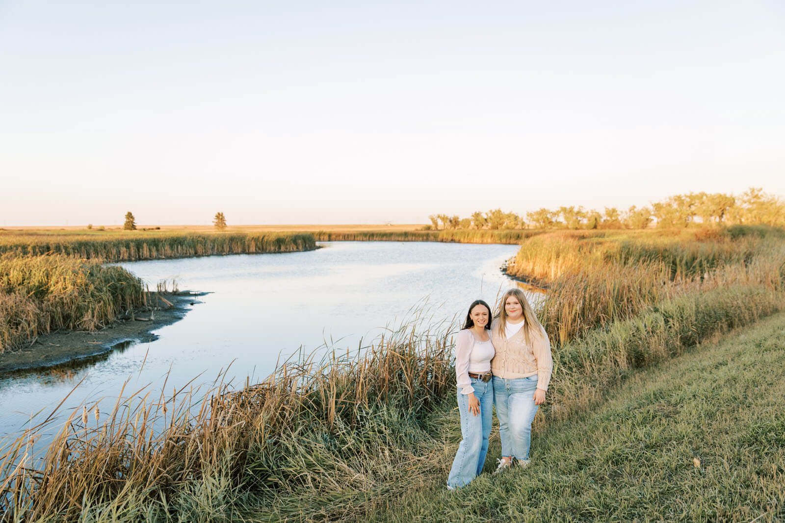 Jenelle Quigley Saskatchewan lifestyle photographer Radville high school best friends grad casuals