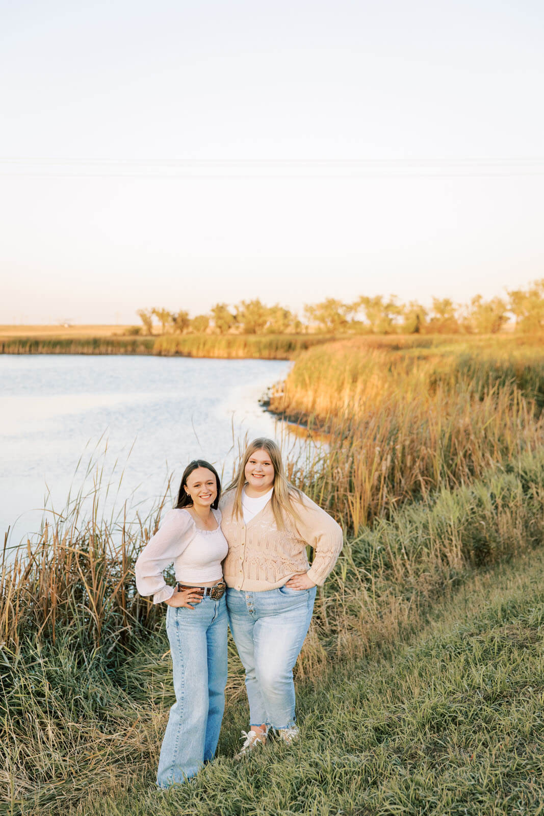 Jenelle Quigley Saskatchewan lifestyle photographer Radville high school best friends grad casuals