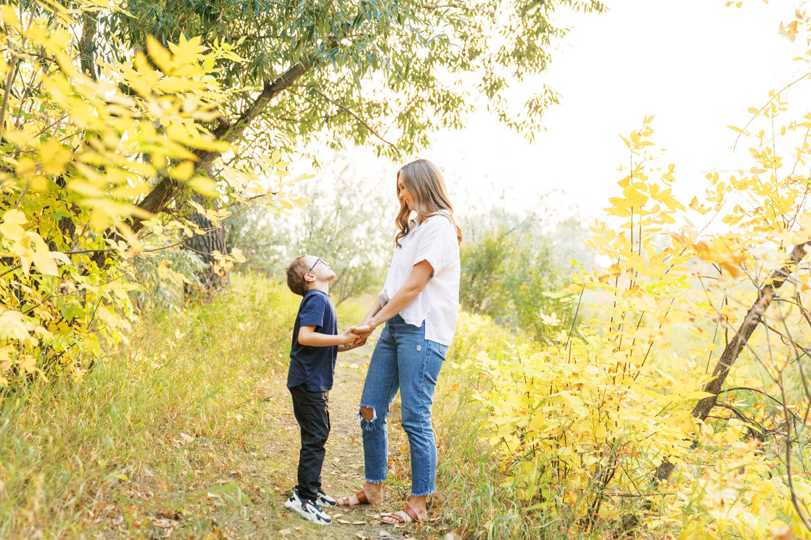 Jenelle Quigley Photography Weyburn Saskatchewan family lifestyle photographer Weyburn fall minis 2023