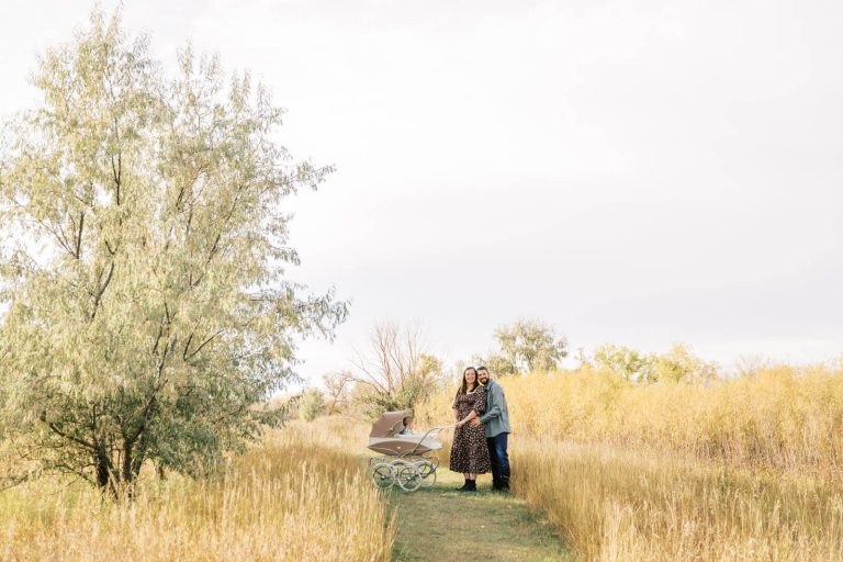 Jenelle Quigley Photography Weyburn Saskatchewan family lifestyle photographer fall mini sessions 2023