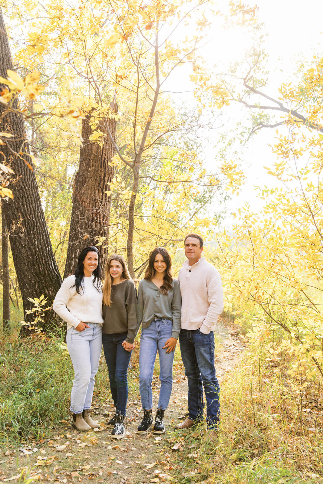 Jenelle Quigley Photography Weyburn Saskatchewan family lifestyle photographer Weyburn fall minis 2023