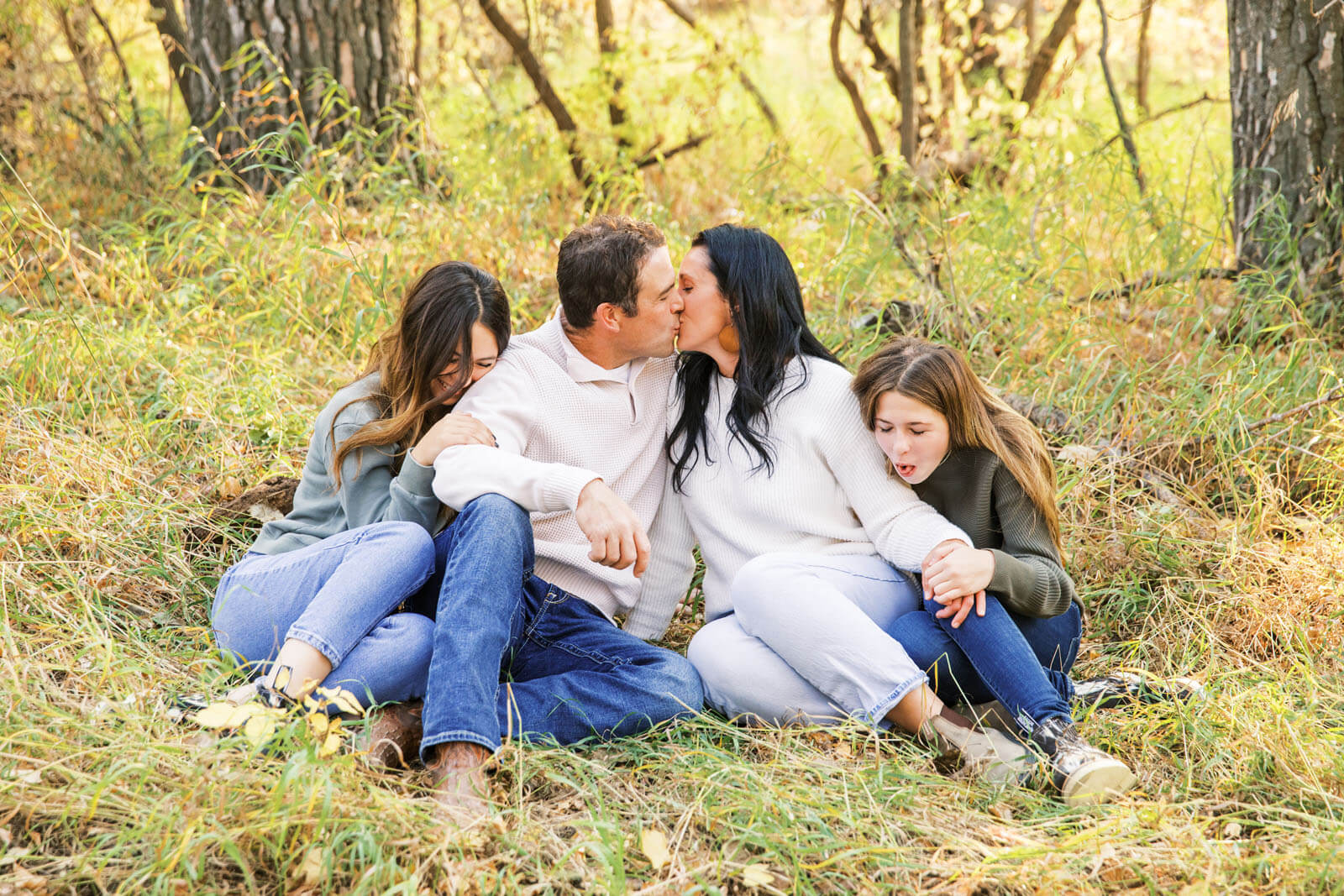 Jenelle Quigley Photography Weyburn Saskatchewan family lifestyle photographer Weyburn fall minis 2023