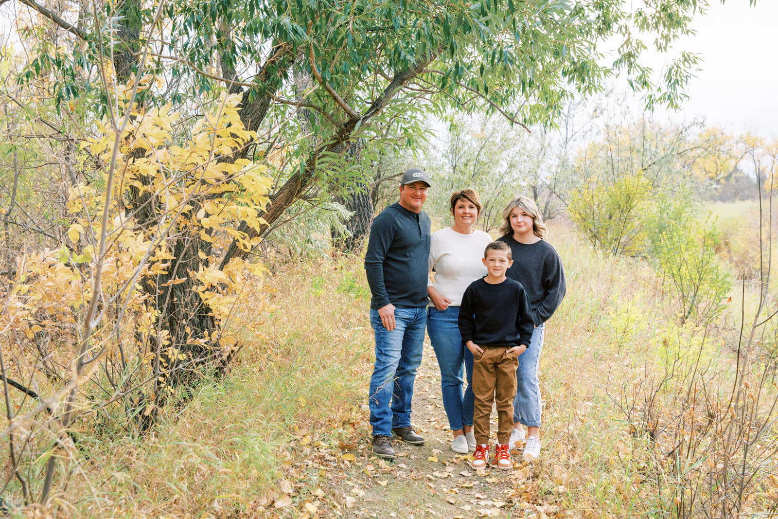 Jenelle Quigley Photography Saskatchewan family lifestyle photographer Weyburn fall 2023 family photos