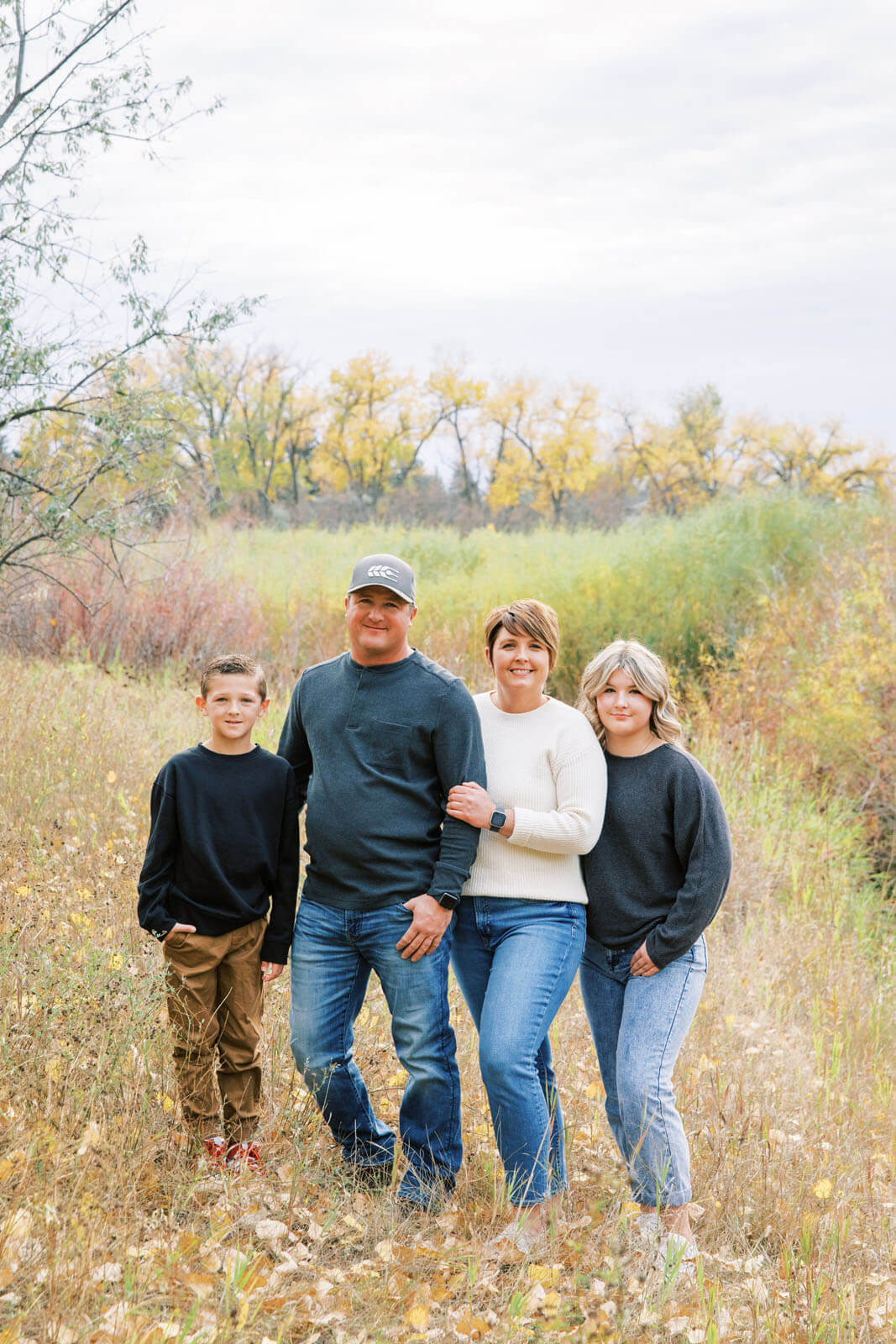 Jenelle Quigley Photography Saskatchewan family lifestyle photographer Weyburn fall 2023 family photos