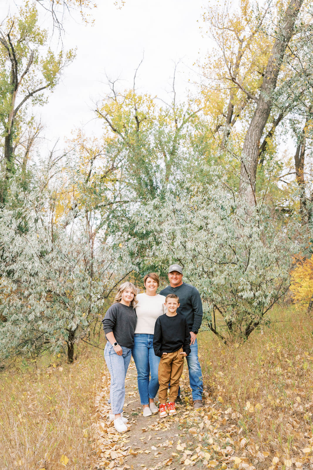 Jenelle Quigley Photography Saskatchewan family lifestyle photographer Weyburn fall 2023 family photos