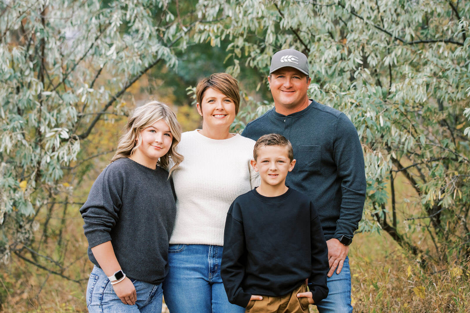 Jenelle Quigley Photography Saskatchewan family lifestyle photographer Weyburn fall 2023 family photos