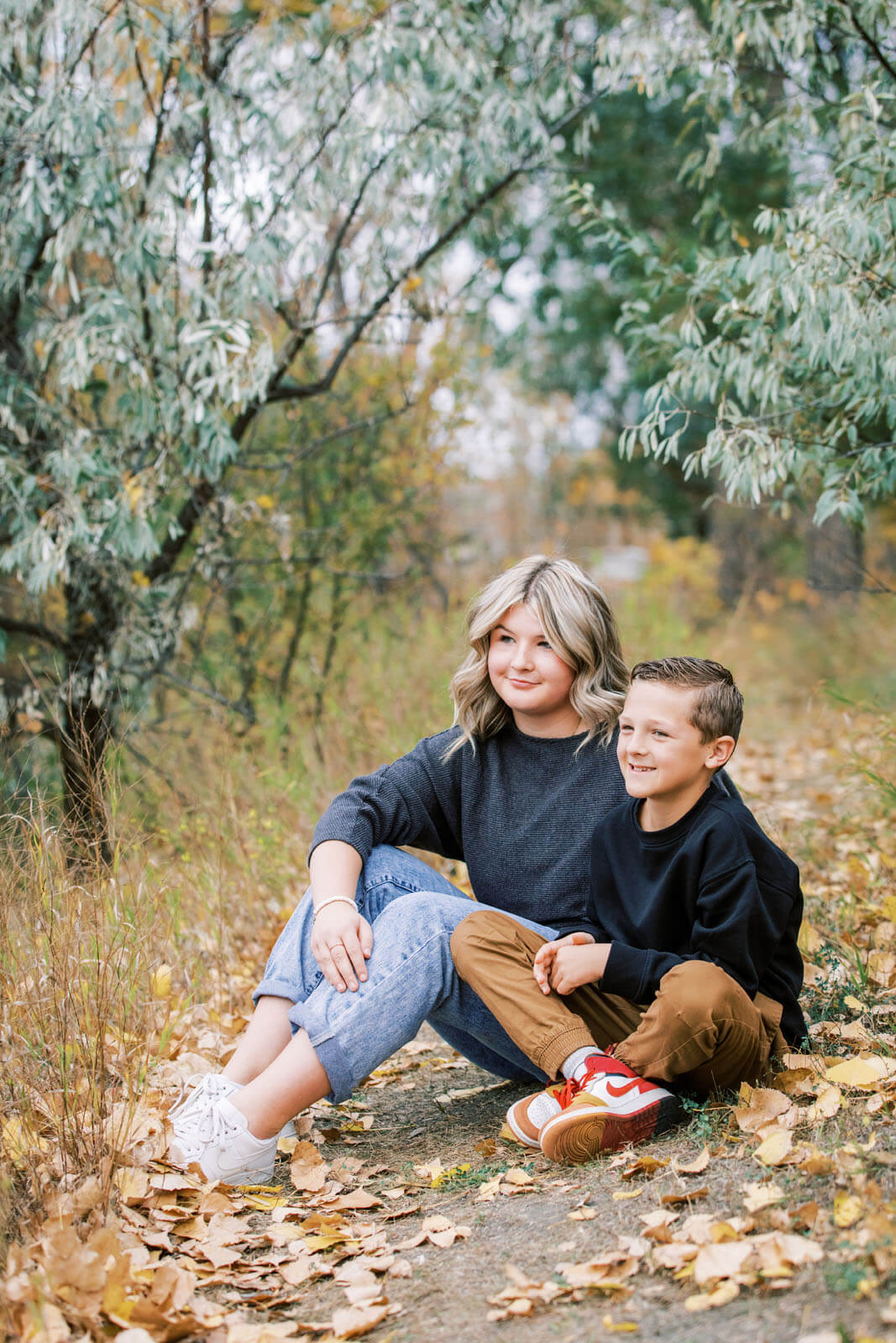 Jenelle Quigley Photography Saskatchewan family lifestyle photographer Weyburn siblings brother and sister