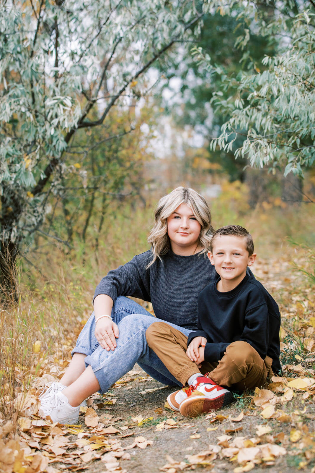 Jenelle Quigley Photography Saskatchewan family lifestyle photographer Weyburn siblings brother and sister