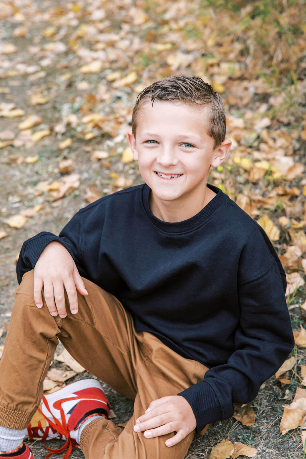 Jenelle Quigley Photography Saskatchewan family lifestyle photographer Weyburn kid portrait outdoors autumn