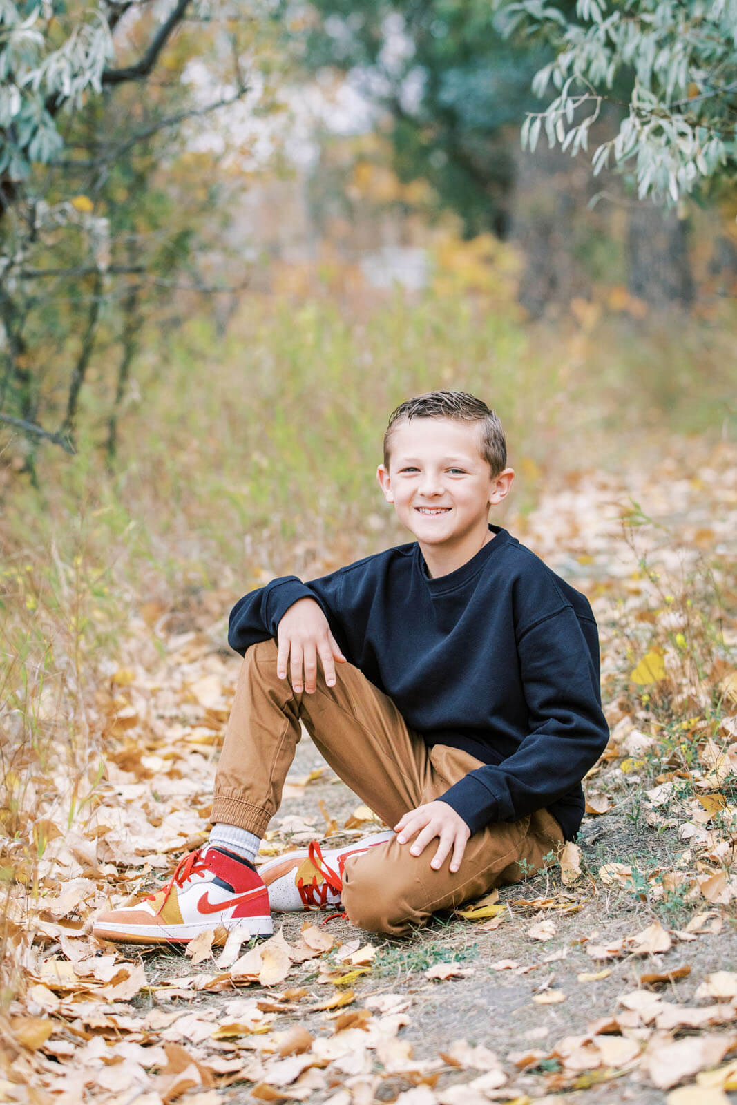 Jenelle Quigley Photography Saskatchewan family lifestyle photographer Weyburn kid portrait outdoors autumn