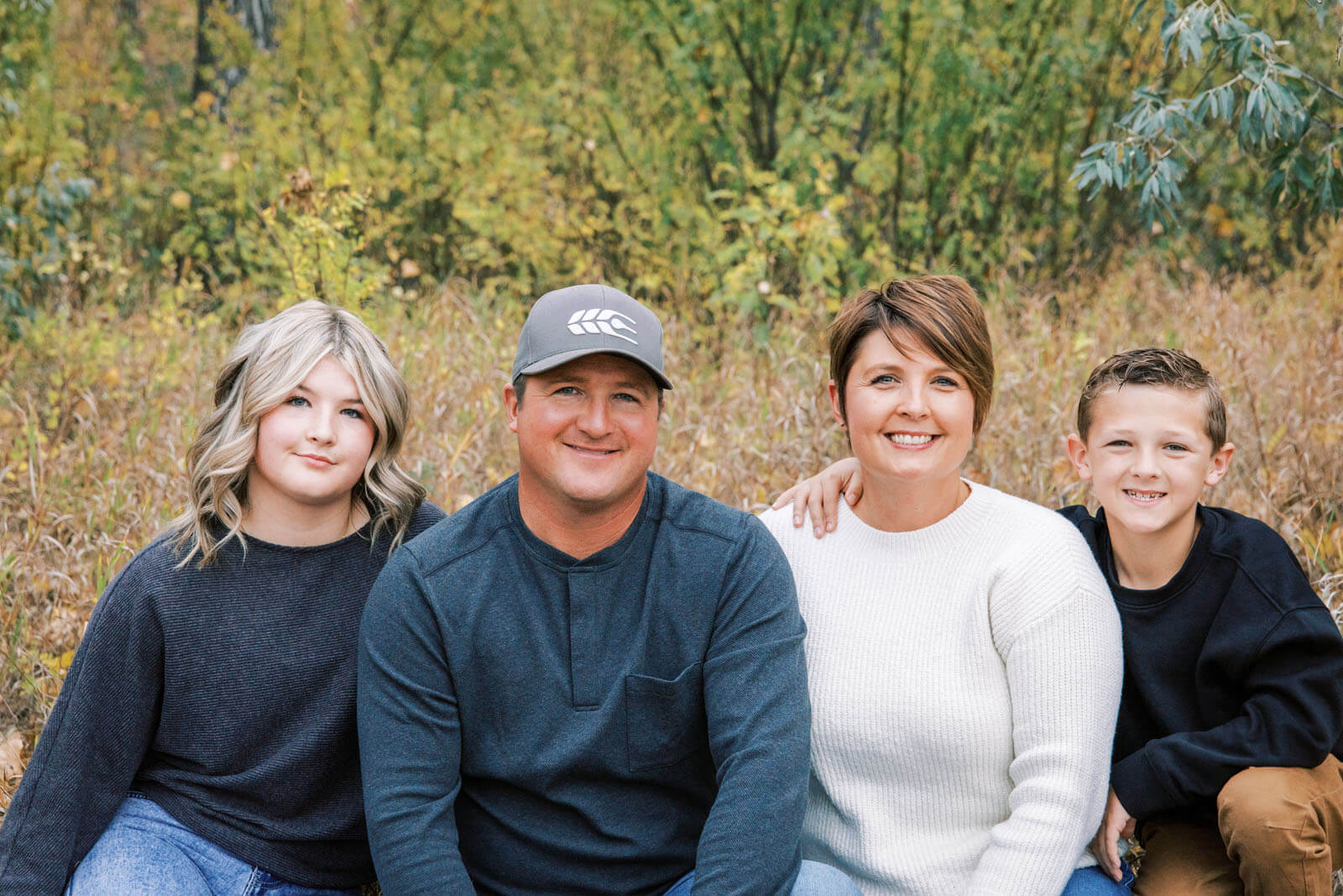 Jenelle Quigley Photography Saskatchewan family lifestyle photographer Weyburn fall 2023 family photos