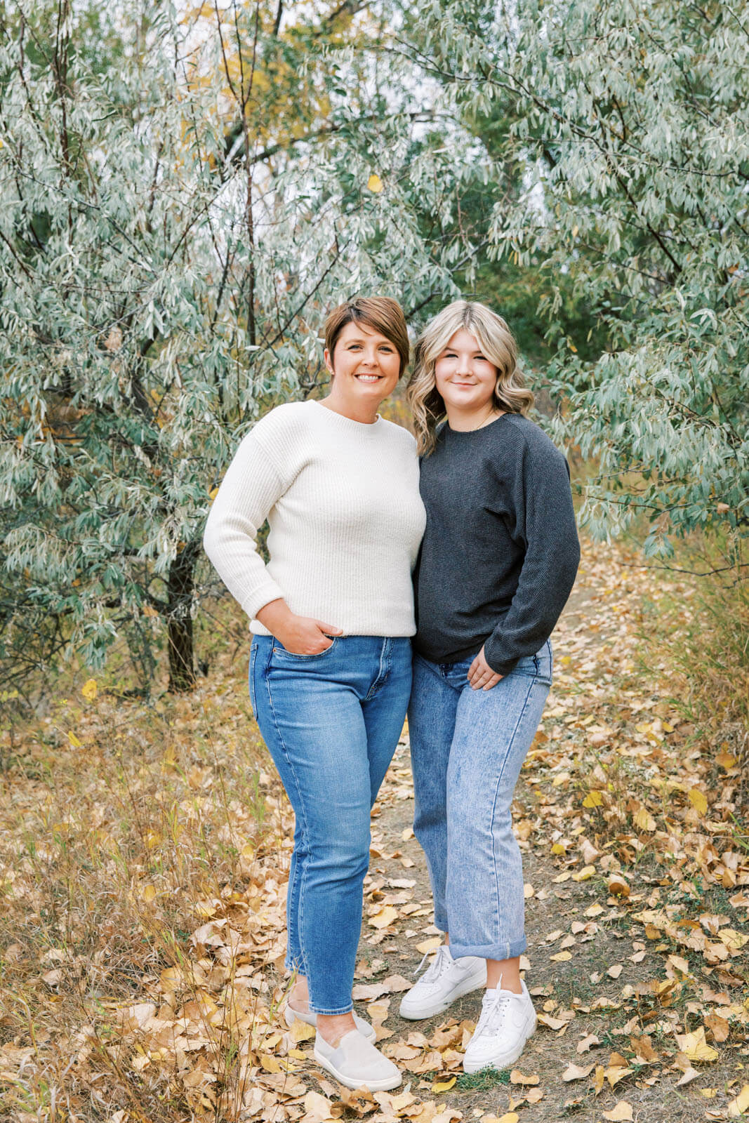 Jenelle Quigley Photography Saskatchewan family lifestyle photographer Weyburn mother and daughter