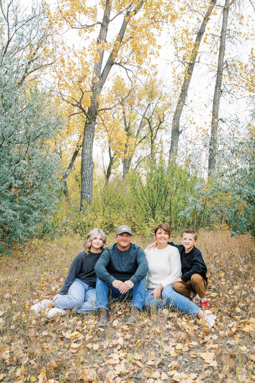Jenelle Quigley Photography Saskatchewan family lifestyle photographer Weyburn fall 2023 family photos